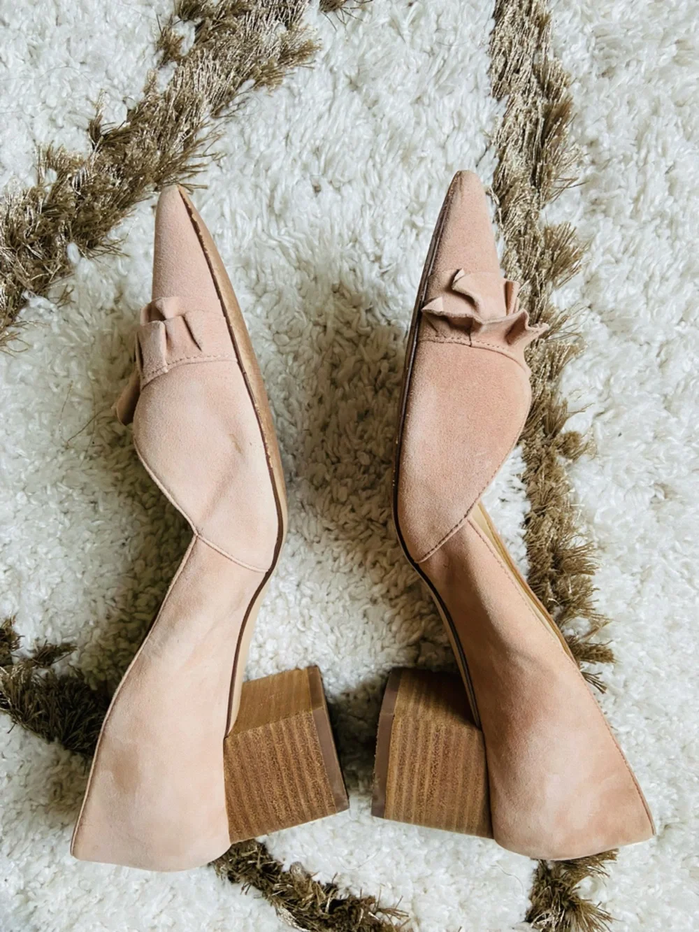 Sole Society Blush Pastel Pink Ruffle Suede Pointed Toe Flats Size 8.5 Medium - Picture 3 of 5